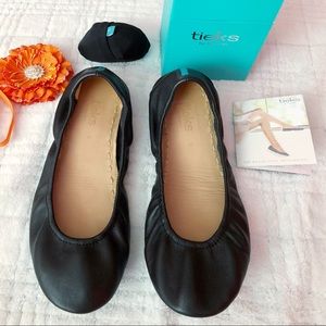 Like new Tieks black flats sz 9